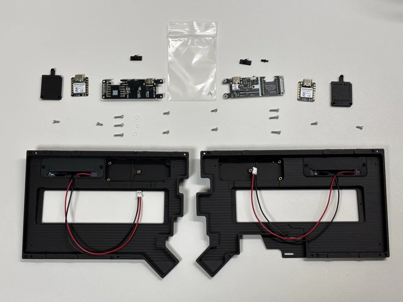 電池ケースをボトムケースにはめ込む