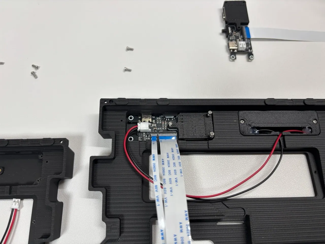 右側 XIAO カバー部のねじ止め