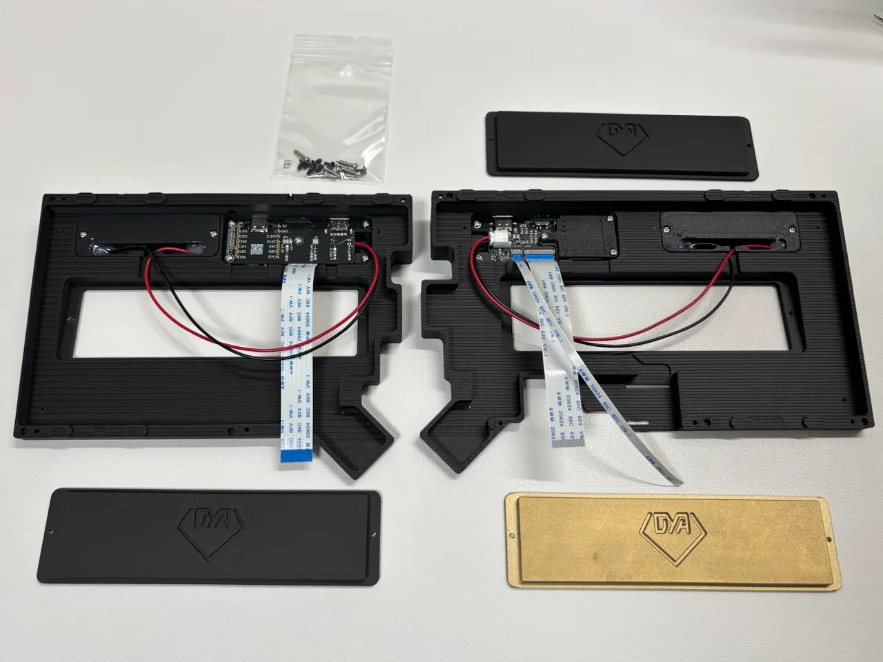 エンブレムプレートの取り付け部品