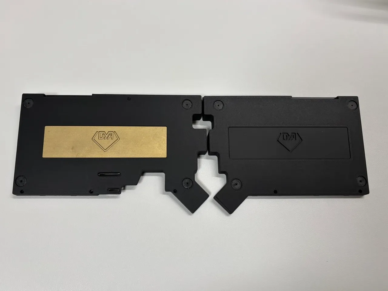 エンブレムプレート取り付け後の底面