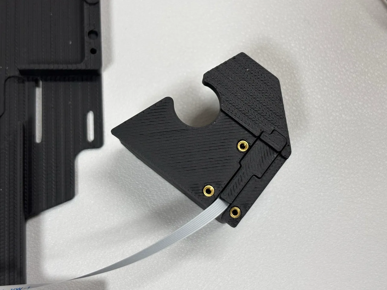 トラックボールケースのカバー取り付け