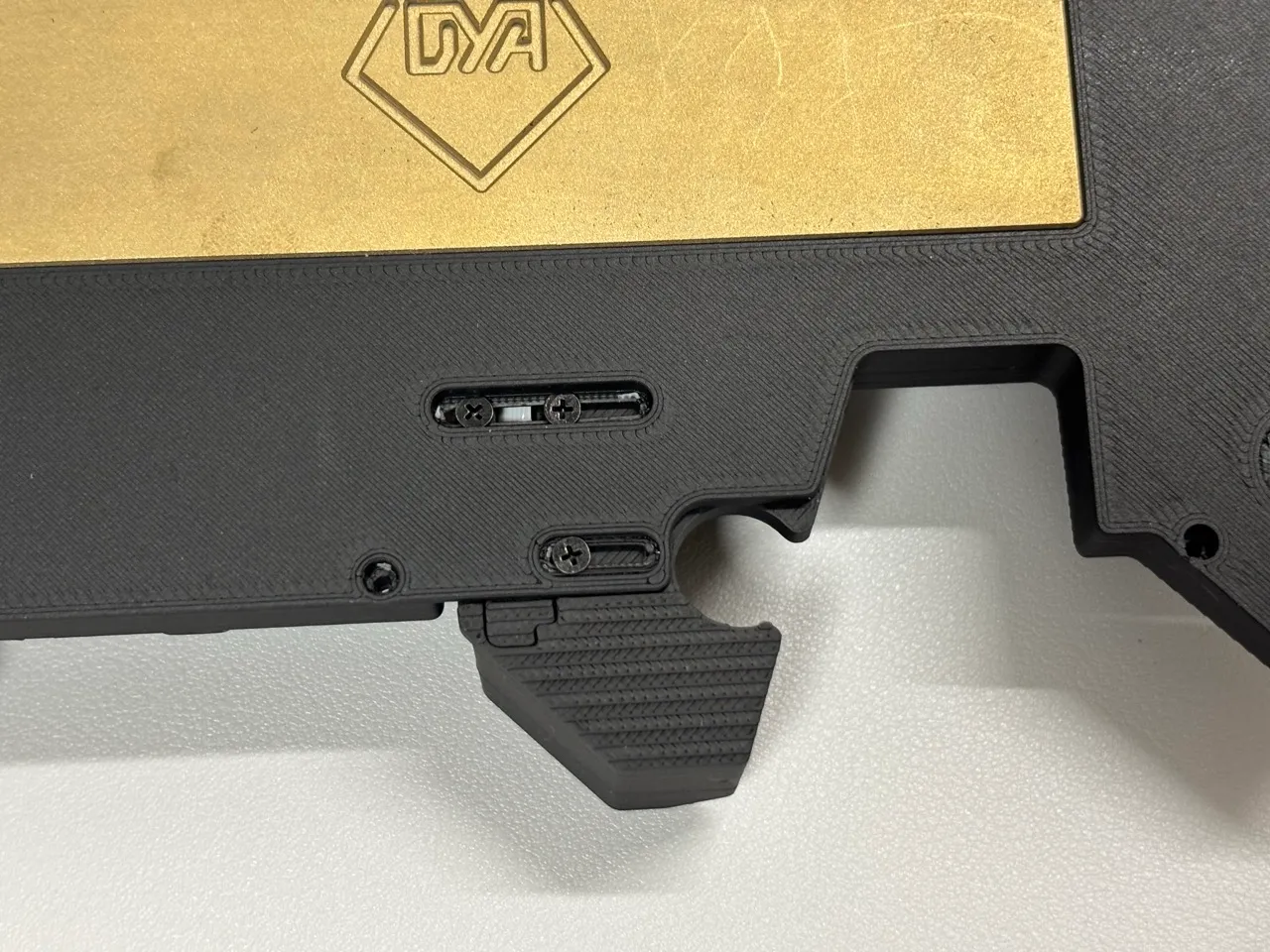 トラックボールのねじ止め(別角度)