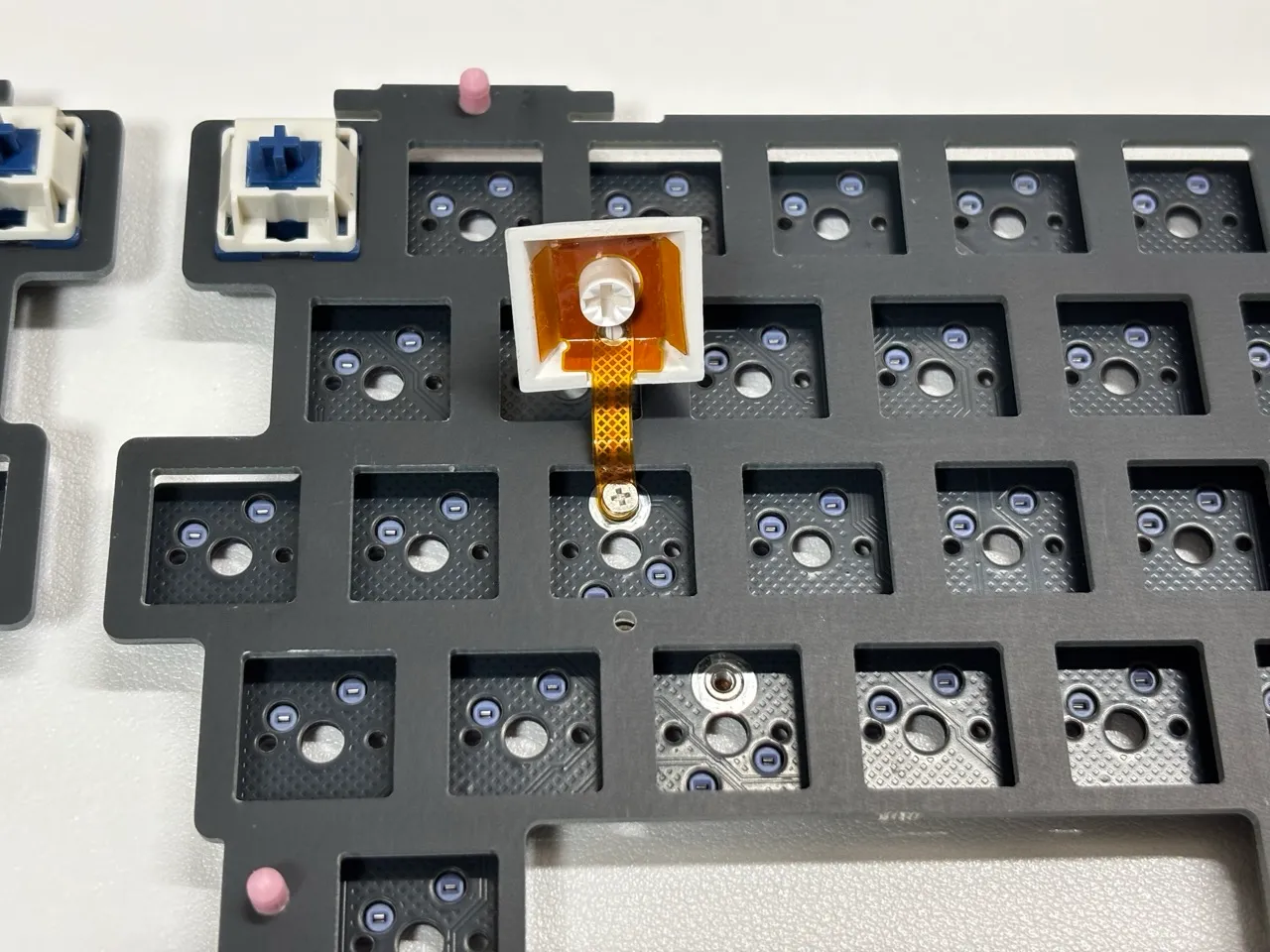 タッチセンサーのねじ止め