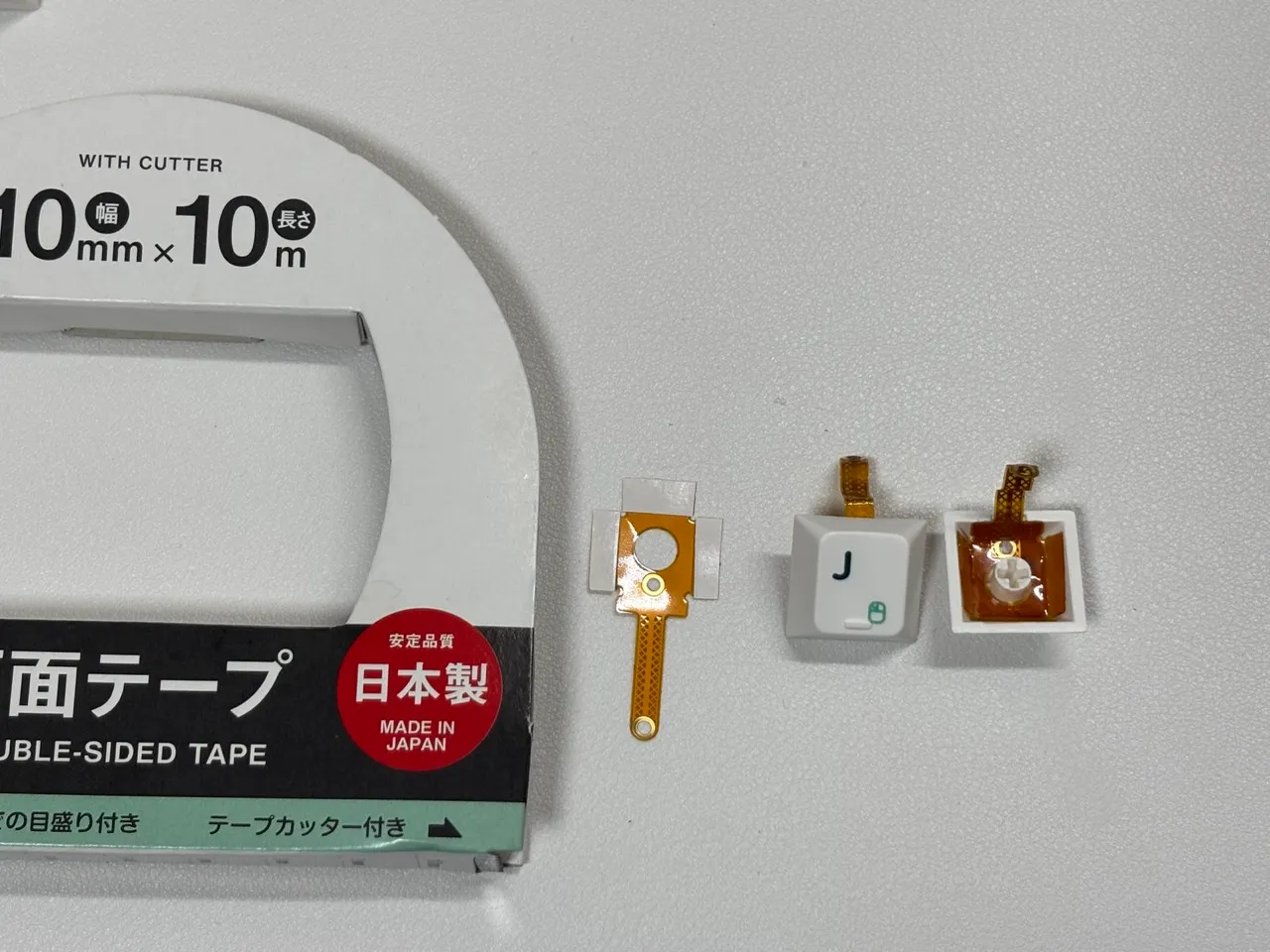 タッチセンサーへの両面テープ貼り付け