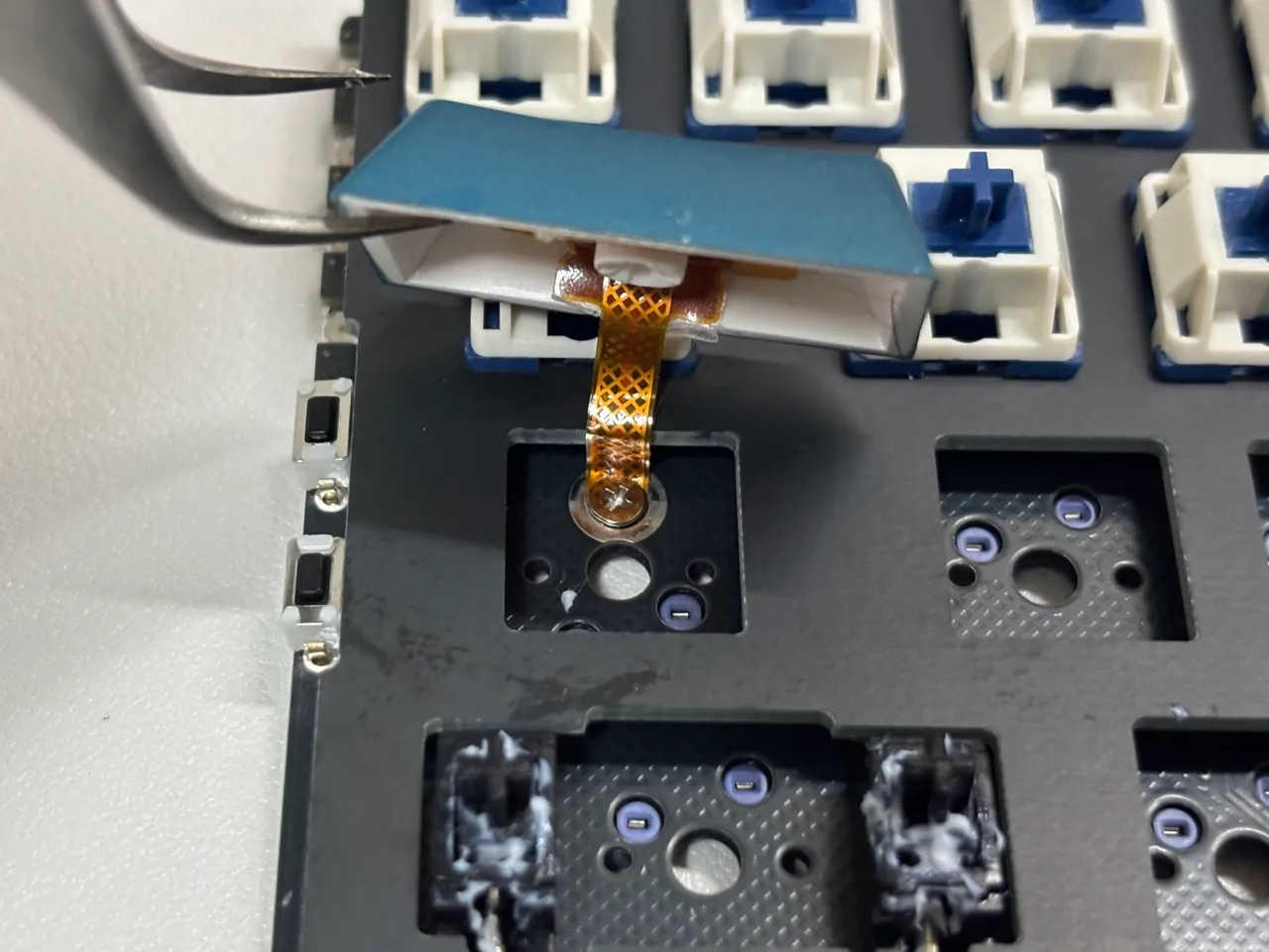 タッチセンサー付きキーキャップの取り付け