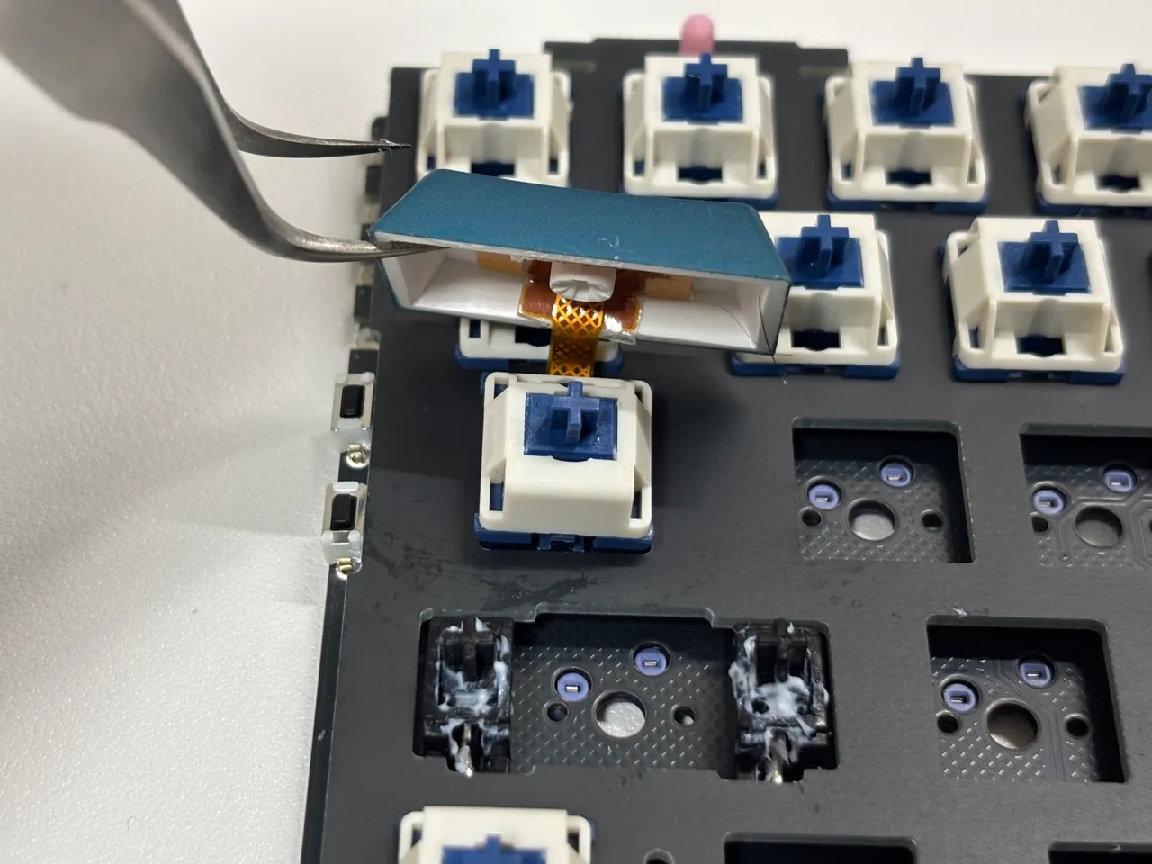 タッチセンサー付きキーキャップの取り付け(別角度)