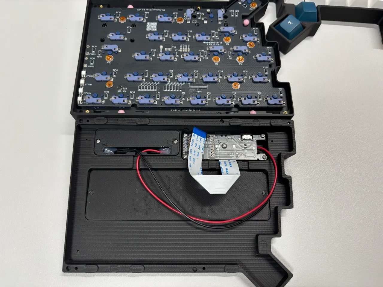 左側 FFC ケーブルの折り曲げ方向