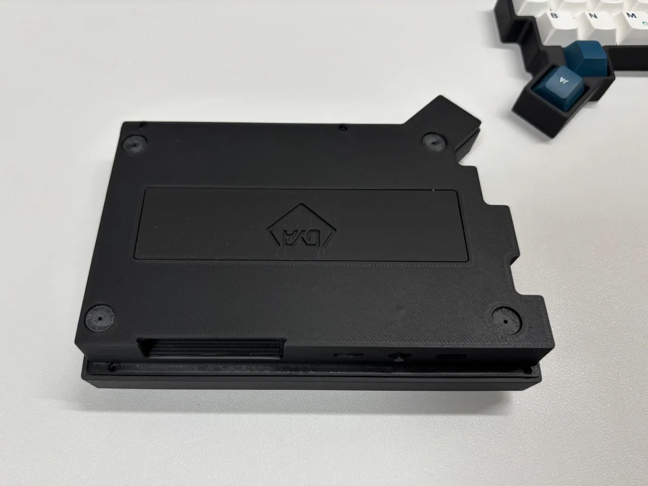 左側トップケースとボトムケースの合体