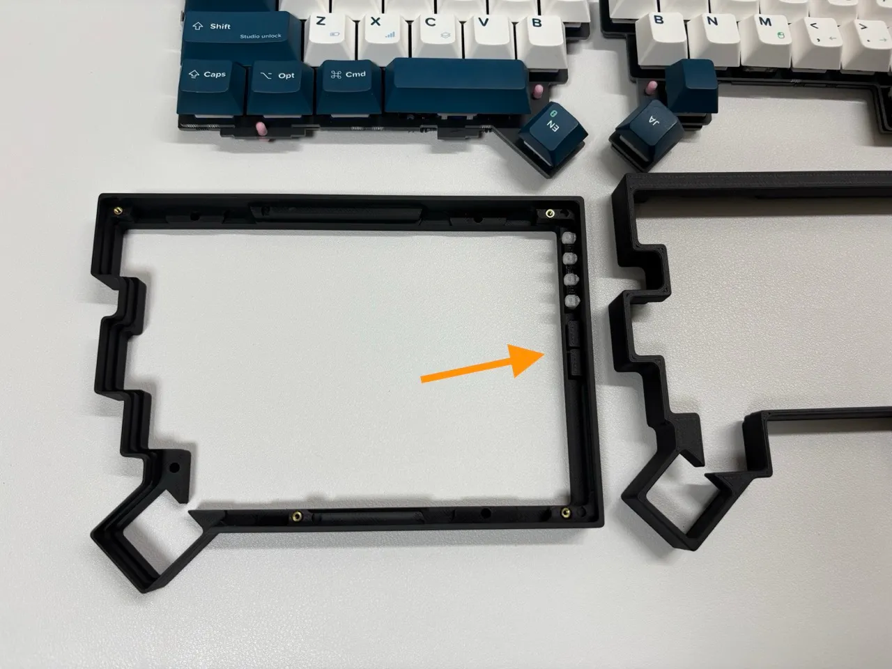 左側トップケースに設定スイッチを取り付け