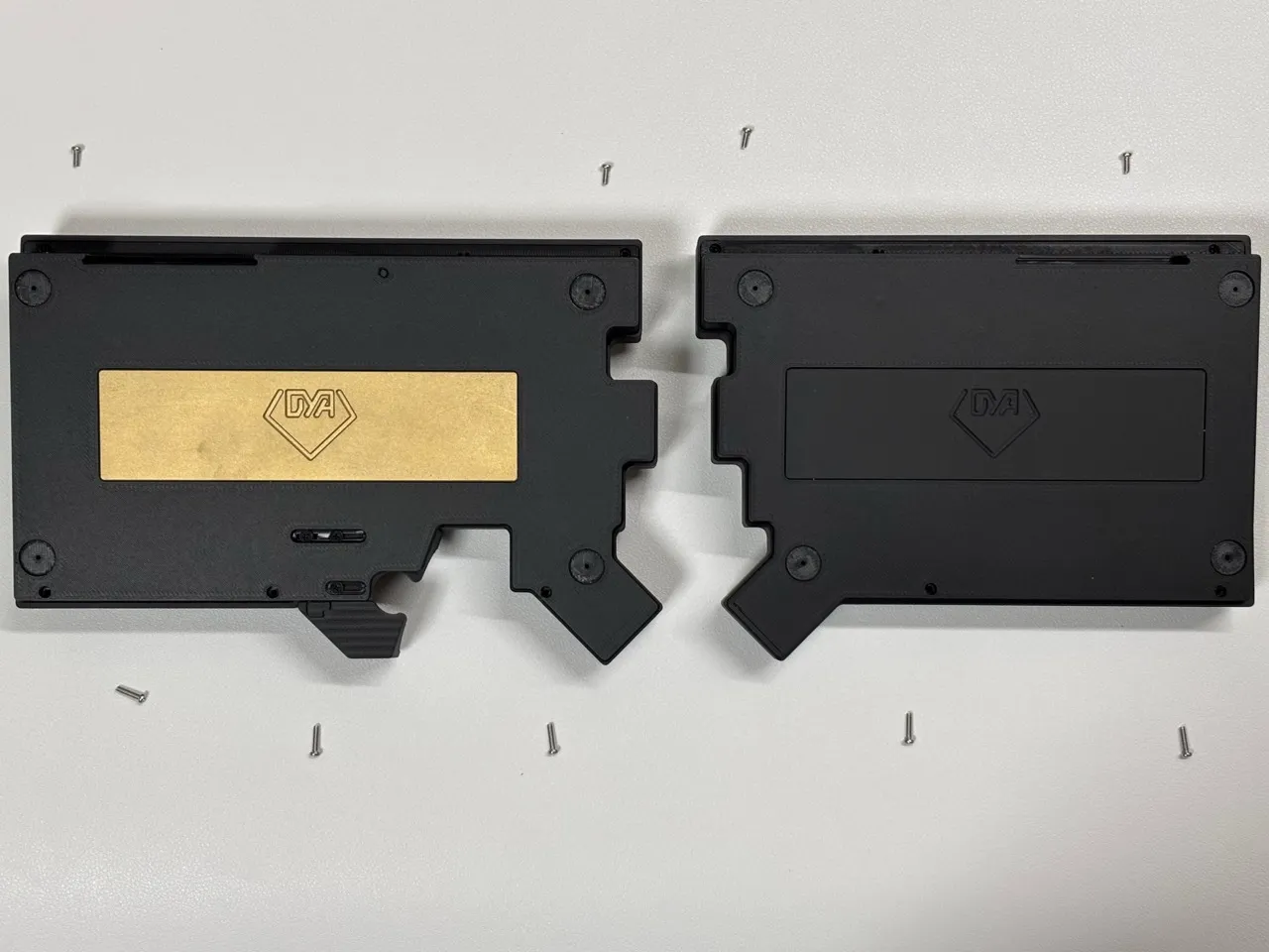 ねじ止め位置(下側)